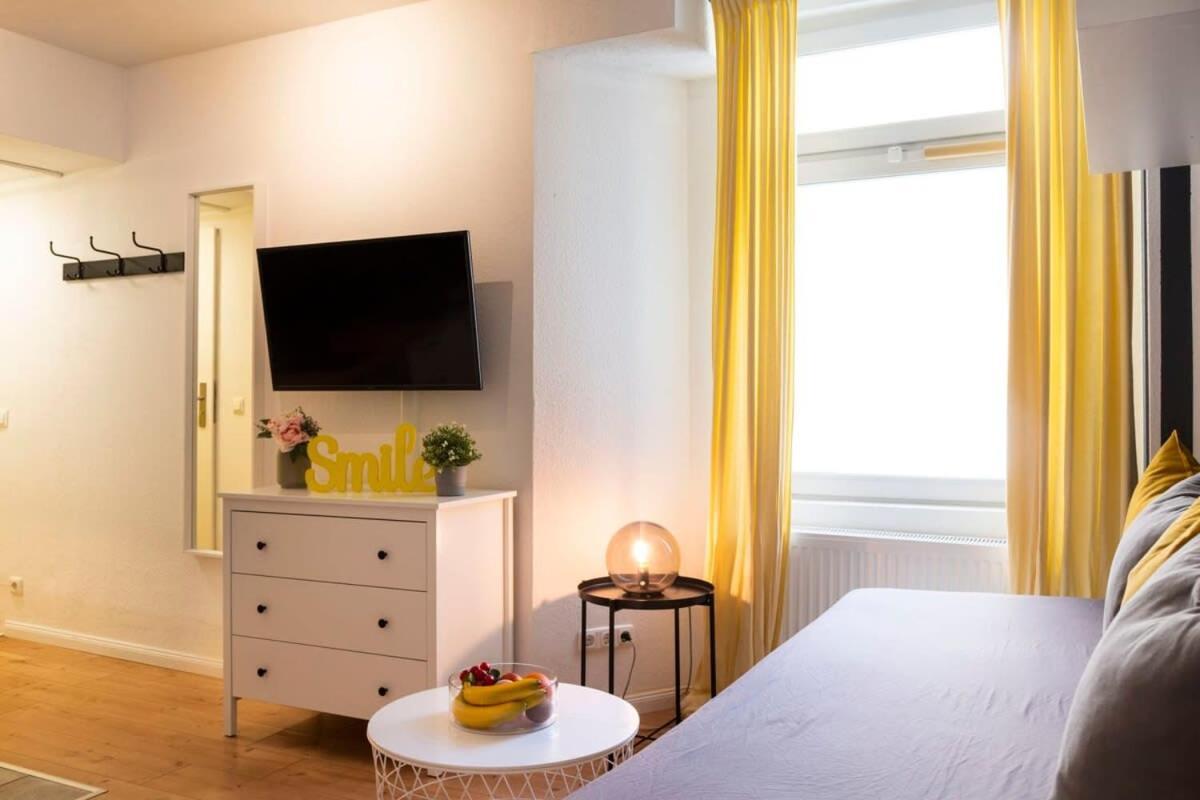 2 Bedroom In Great Location In Kreuzberg Berlín Exterior foto